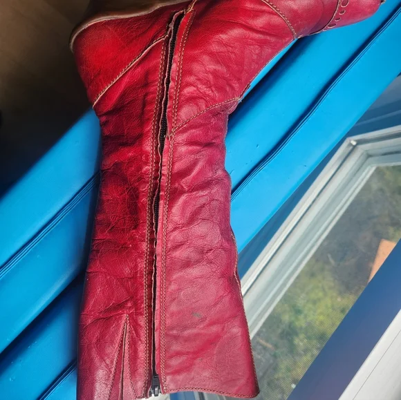 Women’s Red Leather Knee Boots - Picture 3 of 6